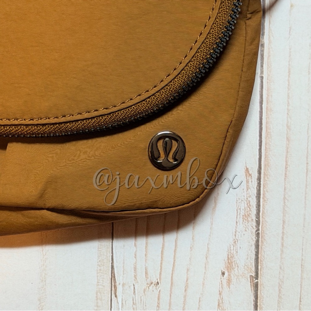 Lululemon All Night Festival Bag *Micro Burnt Caramel - Picture 4 of 9